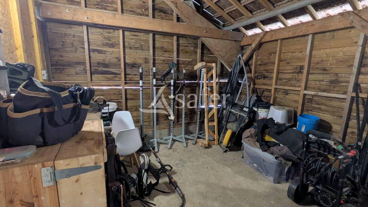 Maison avec logement indépendant et 10 ha de prairies clôturé