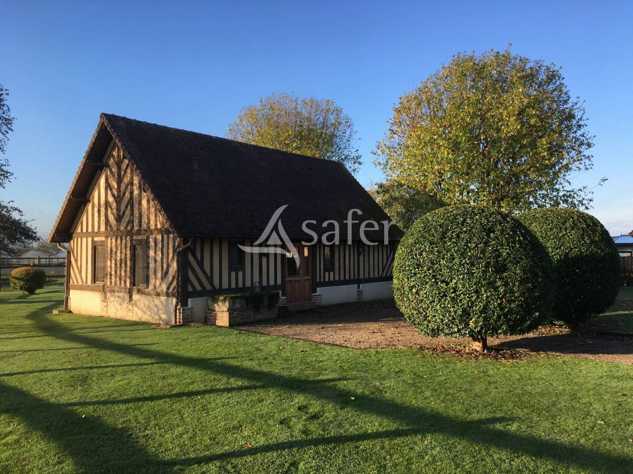 Propriété Equestre idéalement située sur 13 hectares