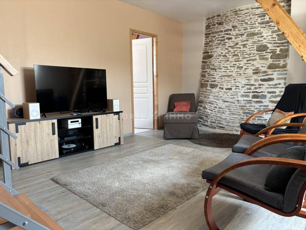 Charmante maison de campagne de 155 m&sup2; sur 5 hectares - Id&eacute;a