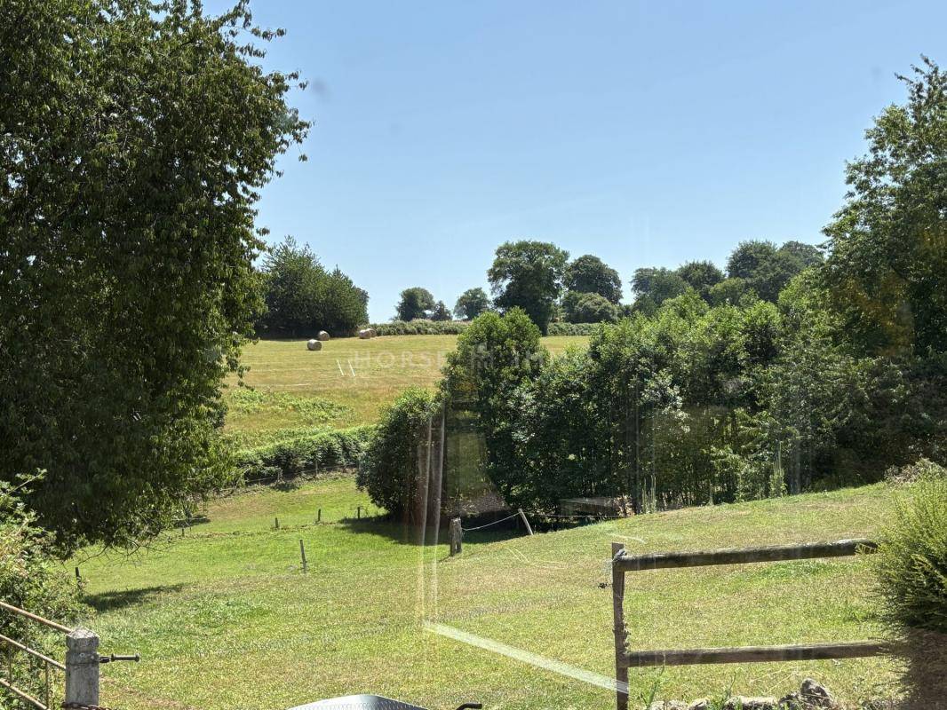 Charmante maison de campagne de 155 m&sup2; sur 5 hectares - Id&eacute;a
