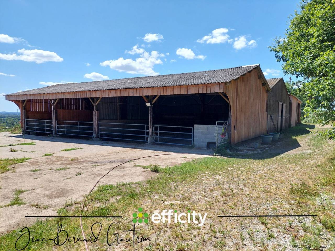 PROPRI&Eacute;T&Eacute; &Eacute;QUESTRE 6 PI&Egrave;CES 4 CHAMBRES 156m&sup2; 29 HA