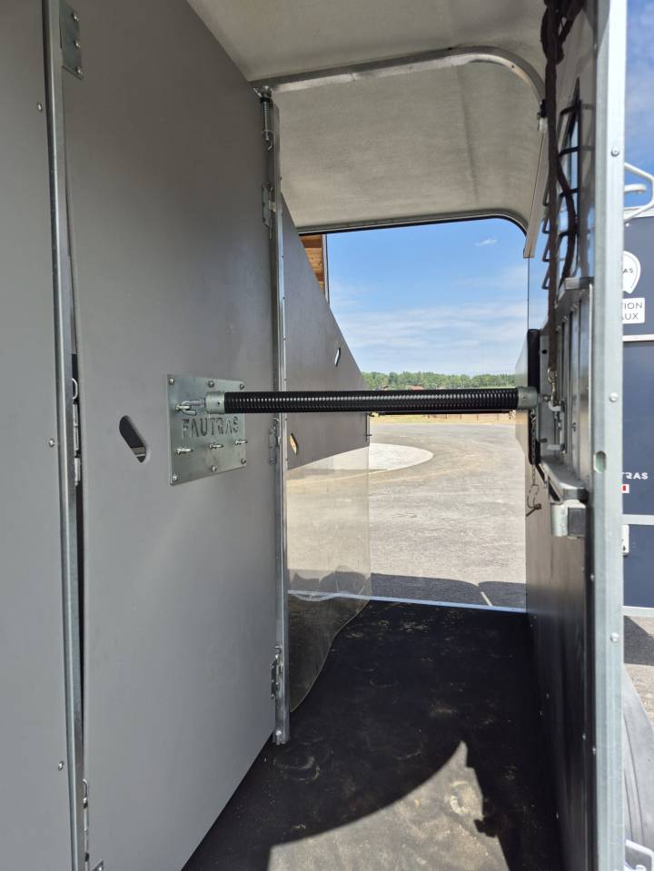 Van Fautras Oblic Trophé model haras stalle