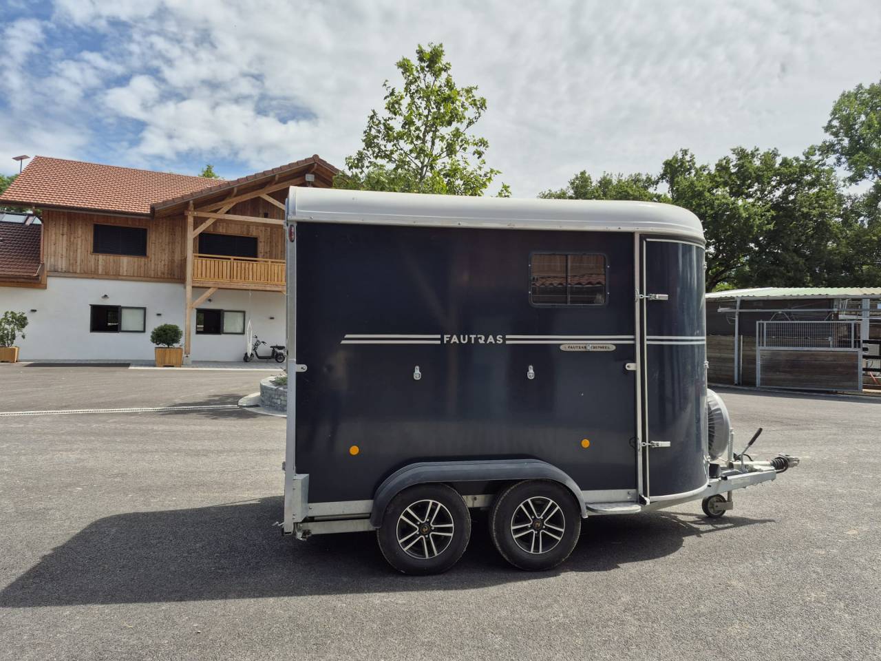 Van Fautras Oblic Trophé model haras stalle