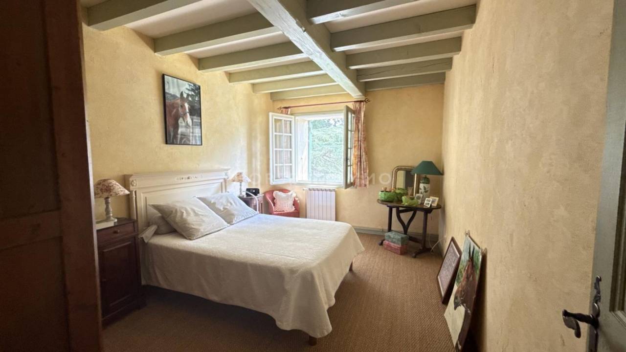 Drôme - Belle bâtisse avec terres agricoles et écurie