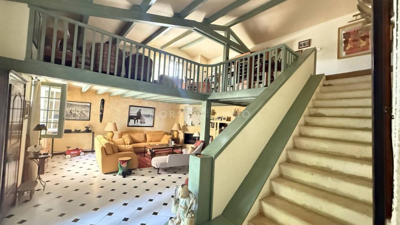 Drôme - Belle bâtisse avec terres agricoles et écurie