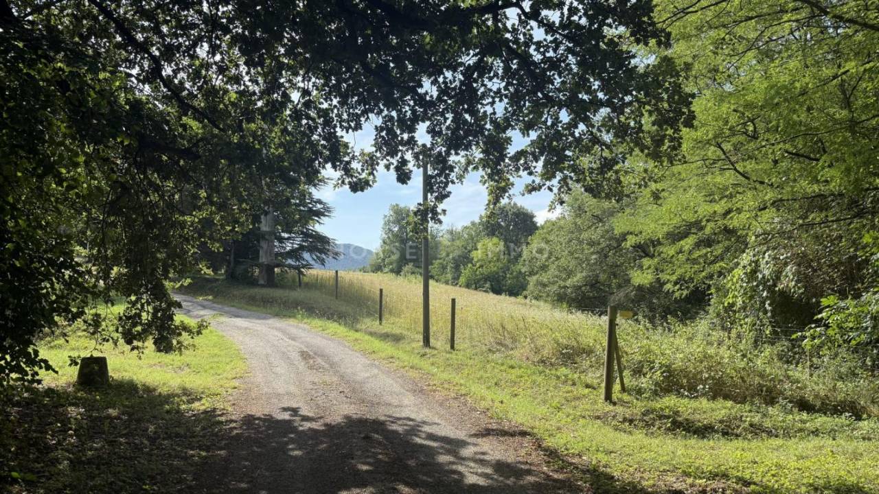Drôme - Belle bâtisse avec terres agricoles et écurie