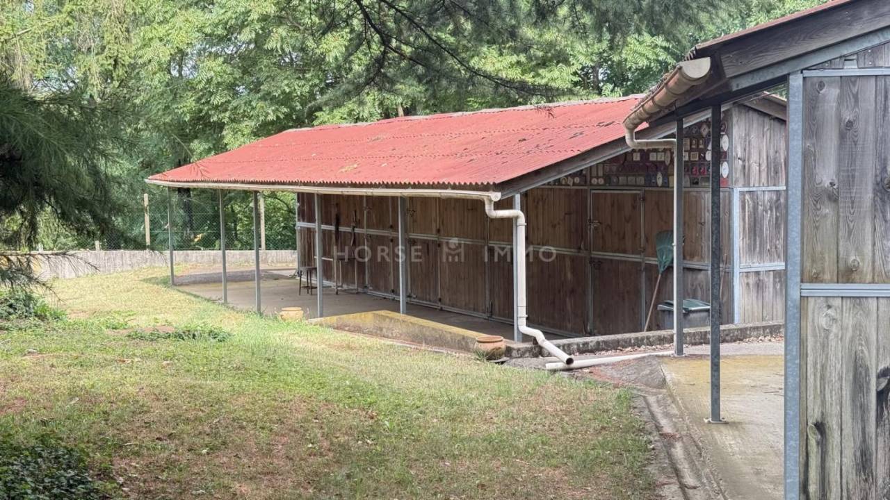Drôme - Belle bâtisse avec terres agricoles et écurie