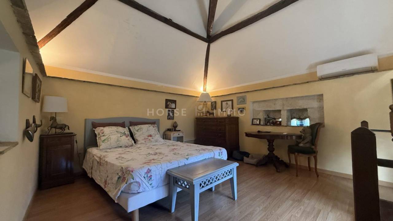 Hérault - Belles pierres et dépendances équestres