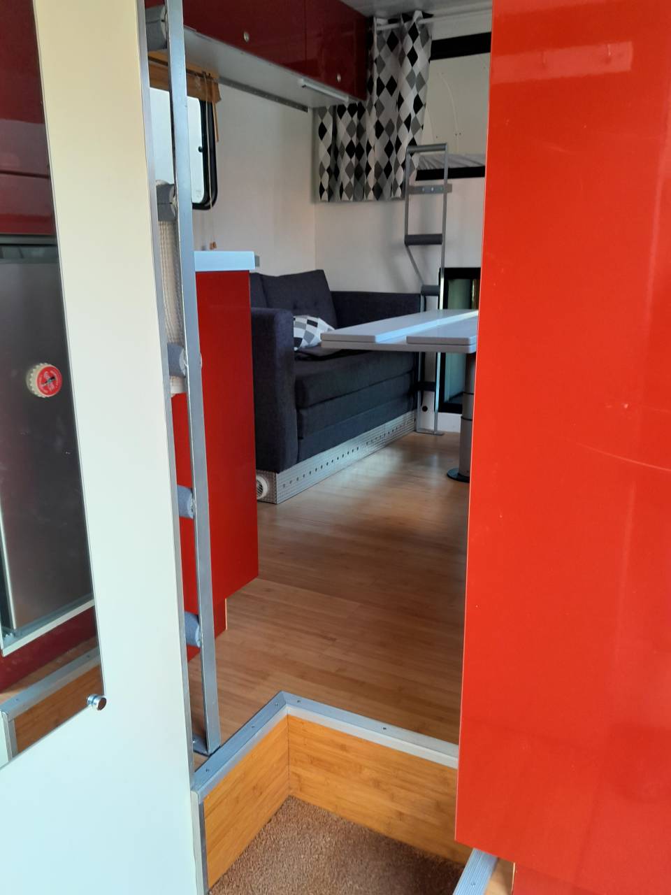 Camion MAN transport de 4 grands chevaux avec home-car