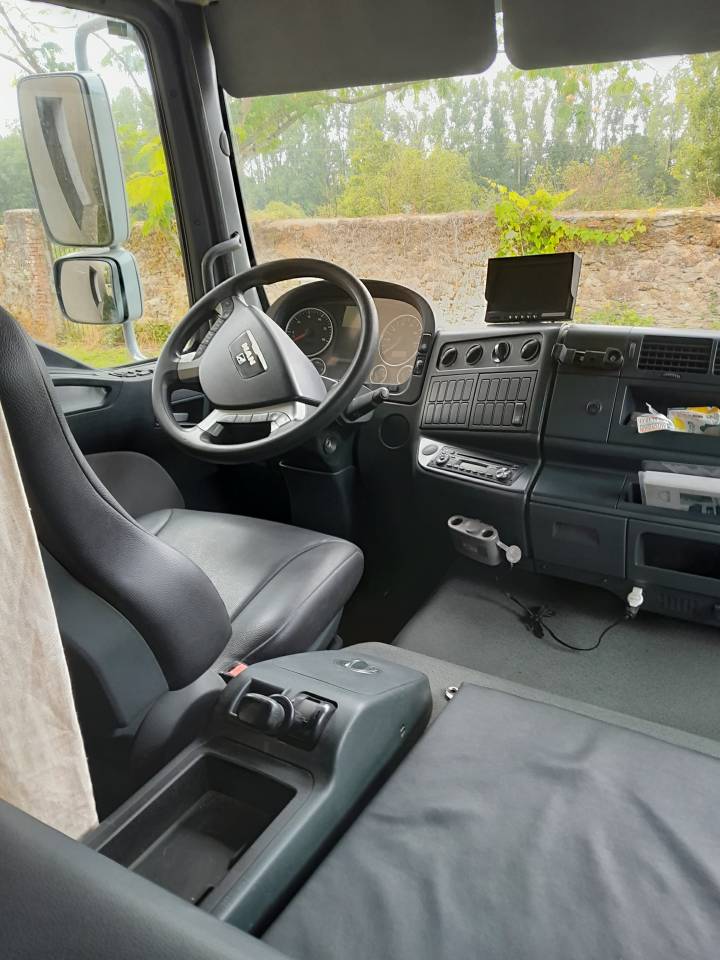 Camion MAN transport de 4 grands chevaux avec home-car