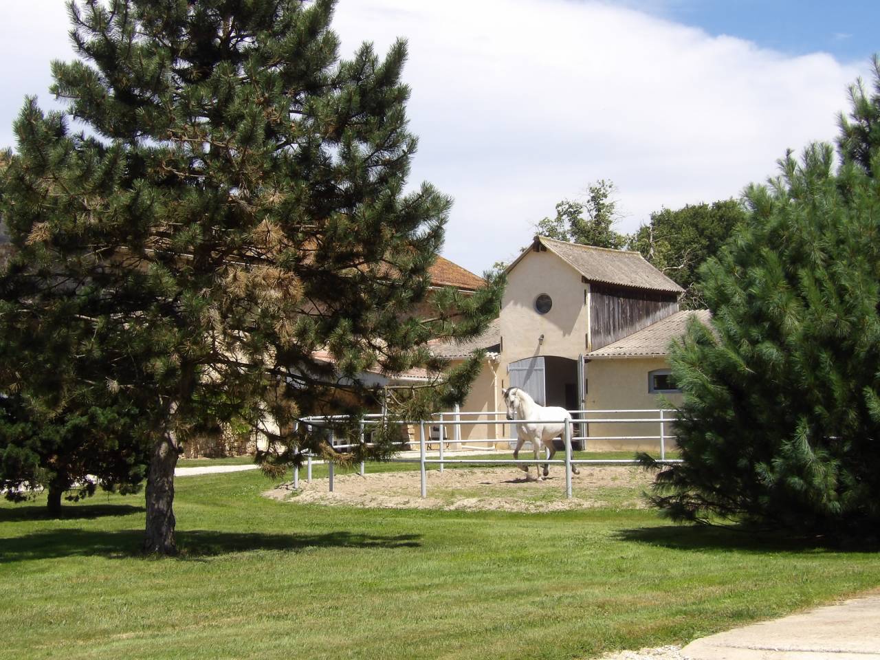 PROPRIÉTÉ EQUESTRE EXCEPTIONNELLE à 25 km de Paris !