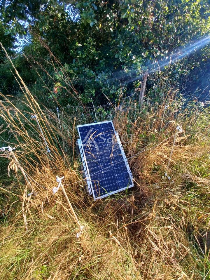PARCELLES DE PRAIRIES BOISEES A PROXIMITE D'UN RUISSEAU ET COMPR