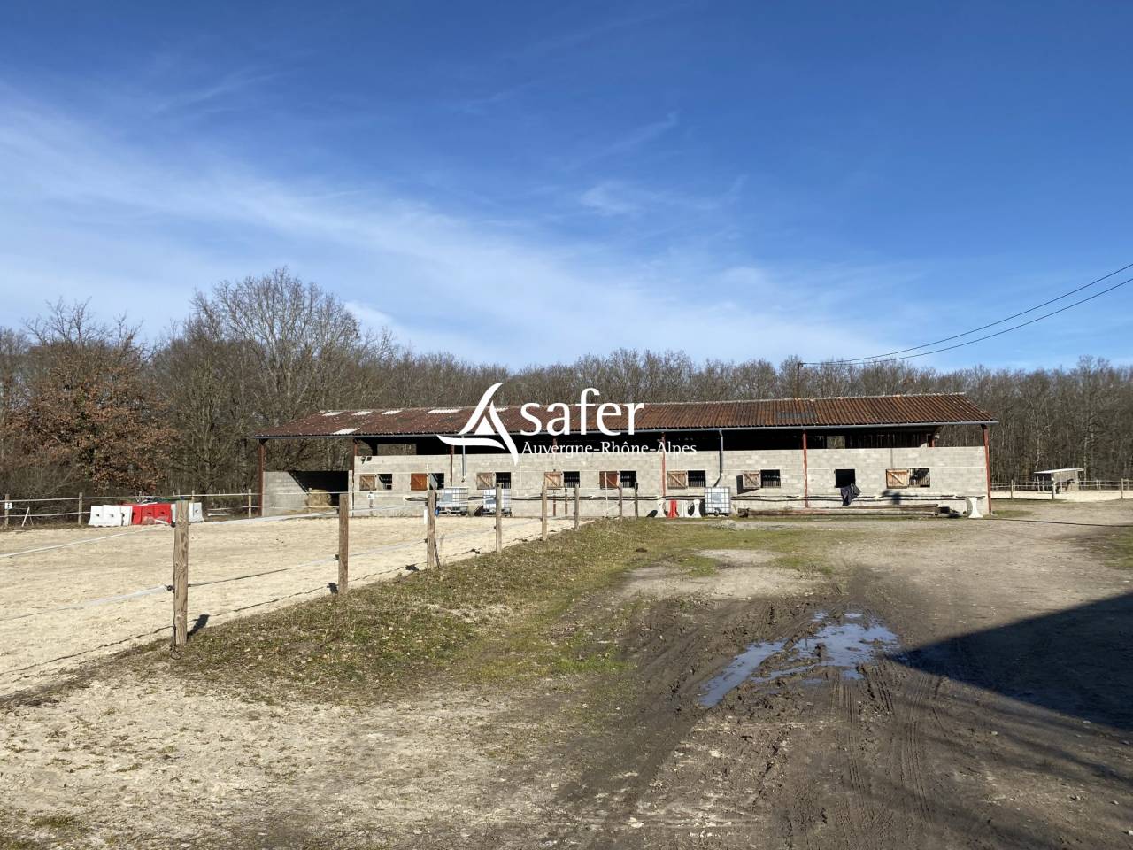 Propriété avec habitation et installations équestres proche R