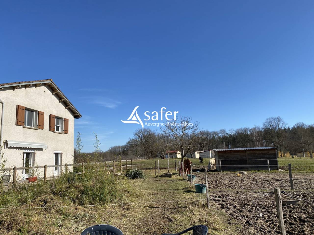 Propriété avec habitation et installations équestres proche R