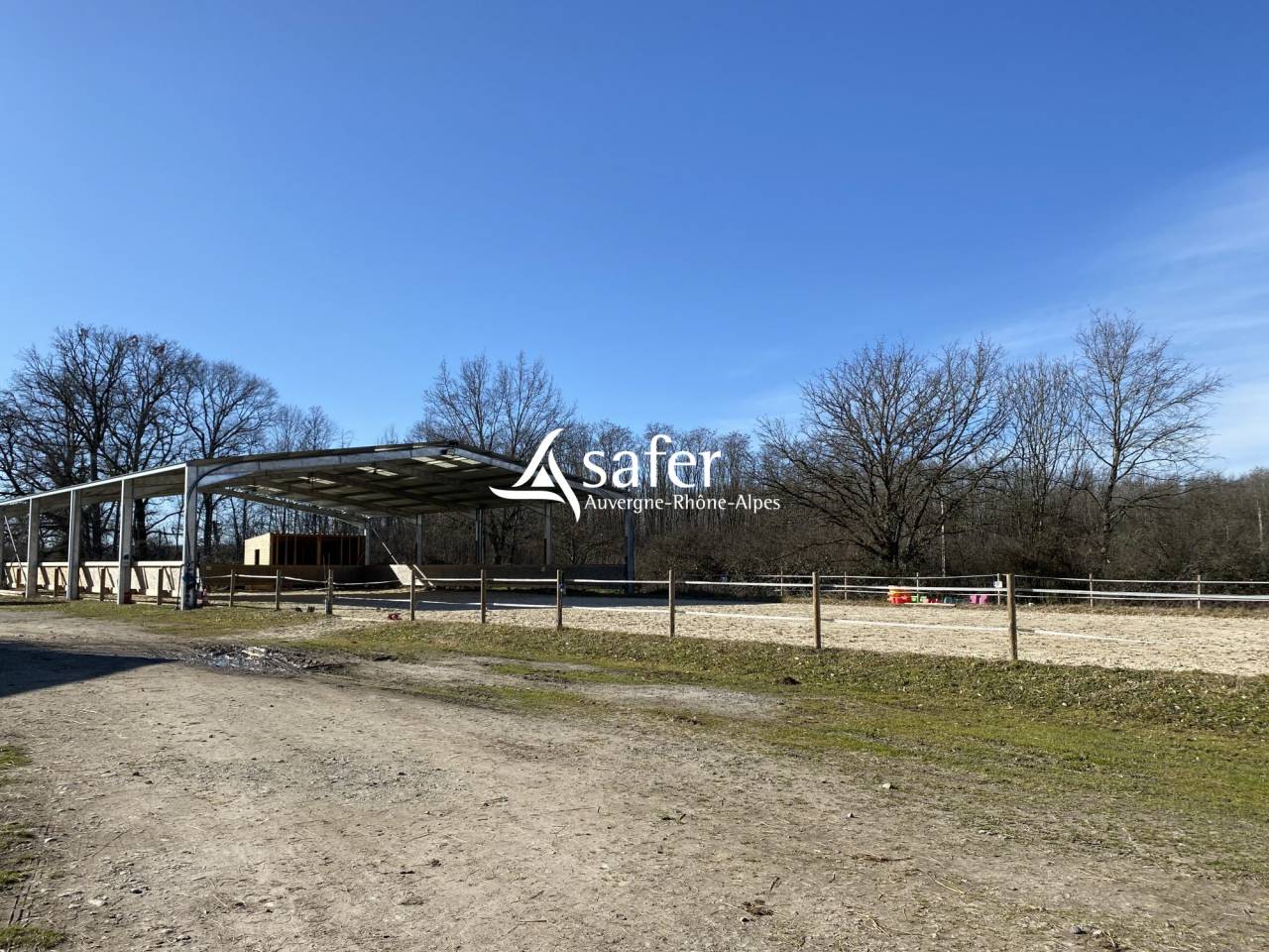 Propriété avec habitation et installations équestres proche R