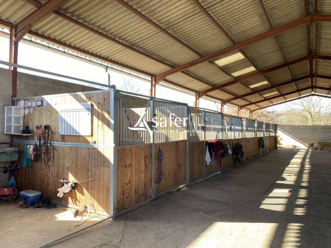 Propriété avec habitation et installations équestres proche R