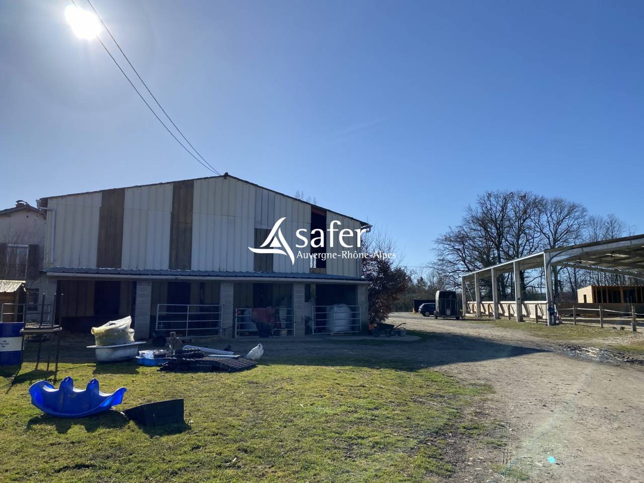 Propriété avec habitation et installations équestres proche R