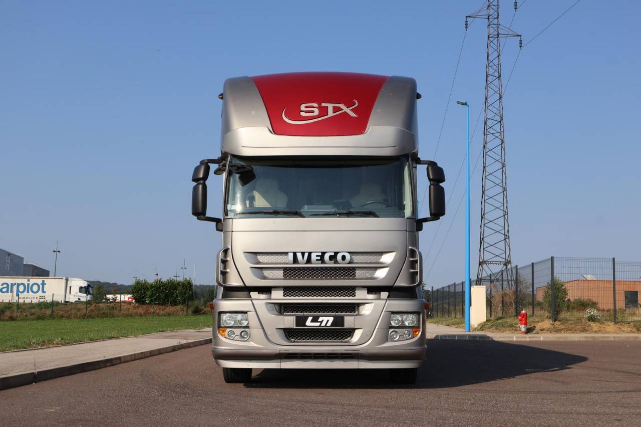 IVECO 26.360 STX - 6 CHEVAUX - POP OUT - VENDU