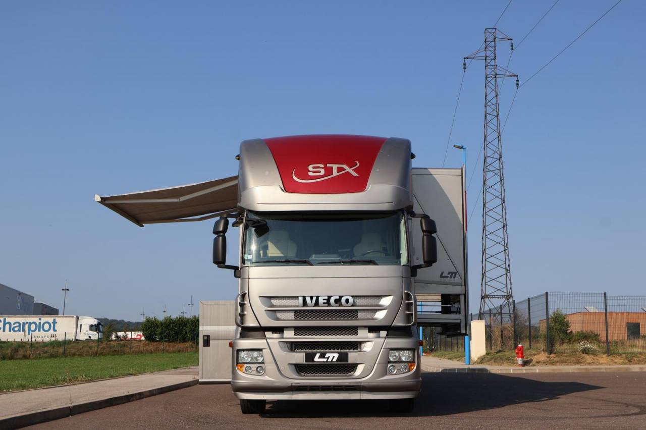 IVECO 26.360 STX - 6 CHEVAUX - POP OUT - VENDU