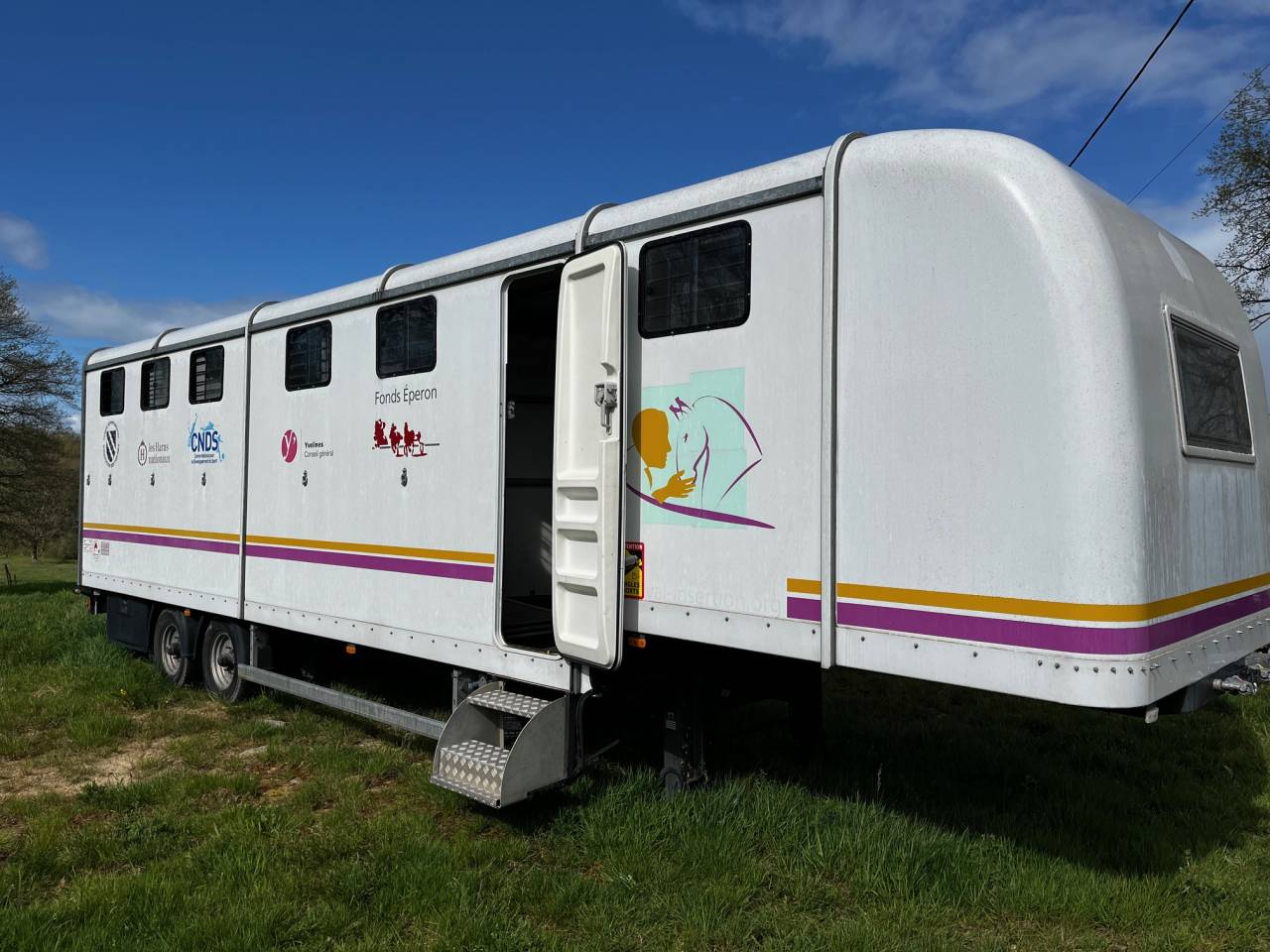 Camion IVECO VL - Semi Remorque 5 Chevaux VOW