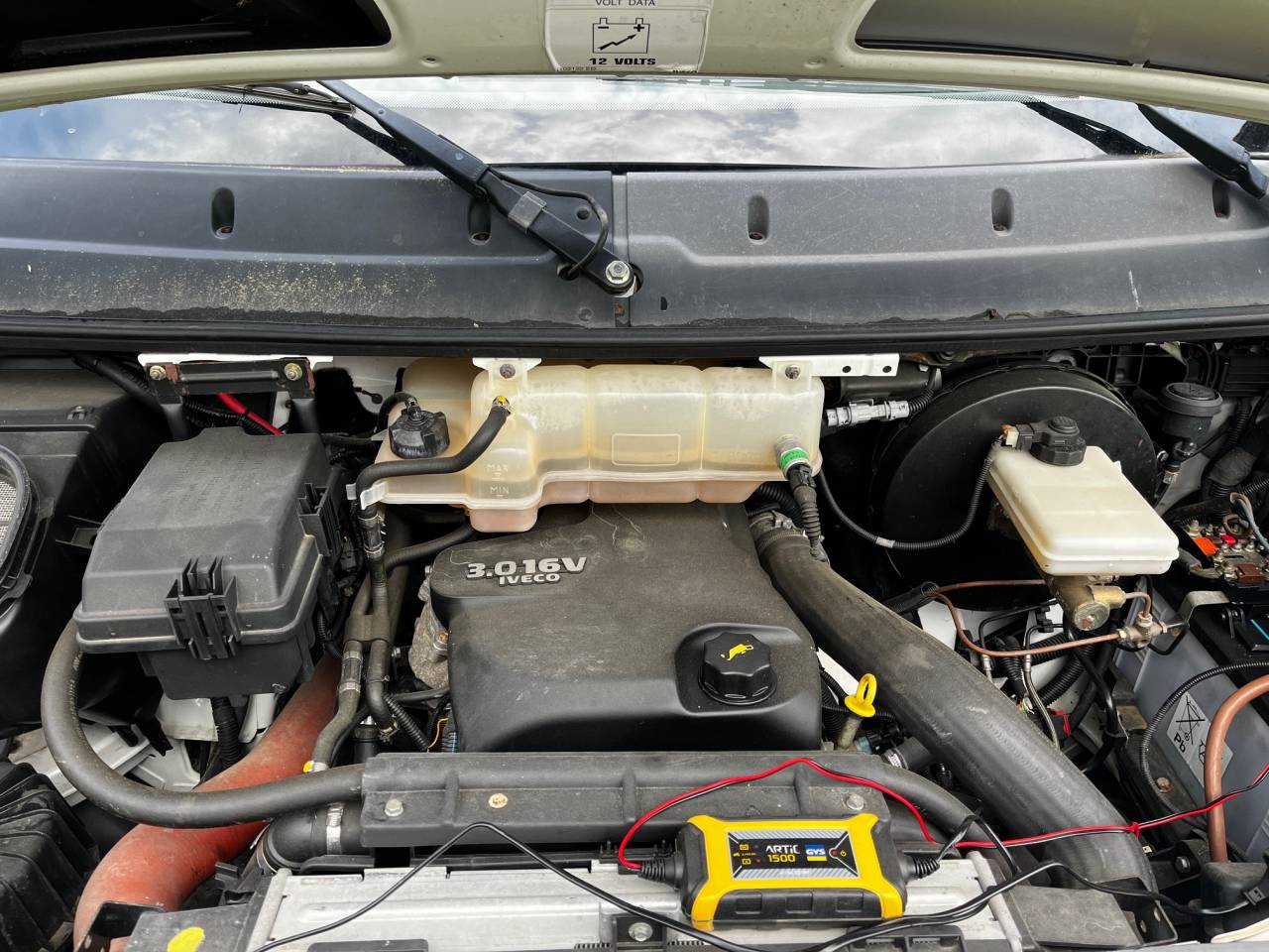 Camion IVECO VL - Semi Remorque 5 Chevaux VOW