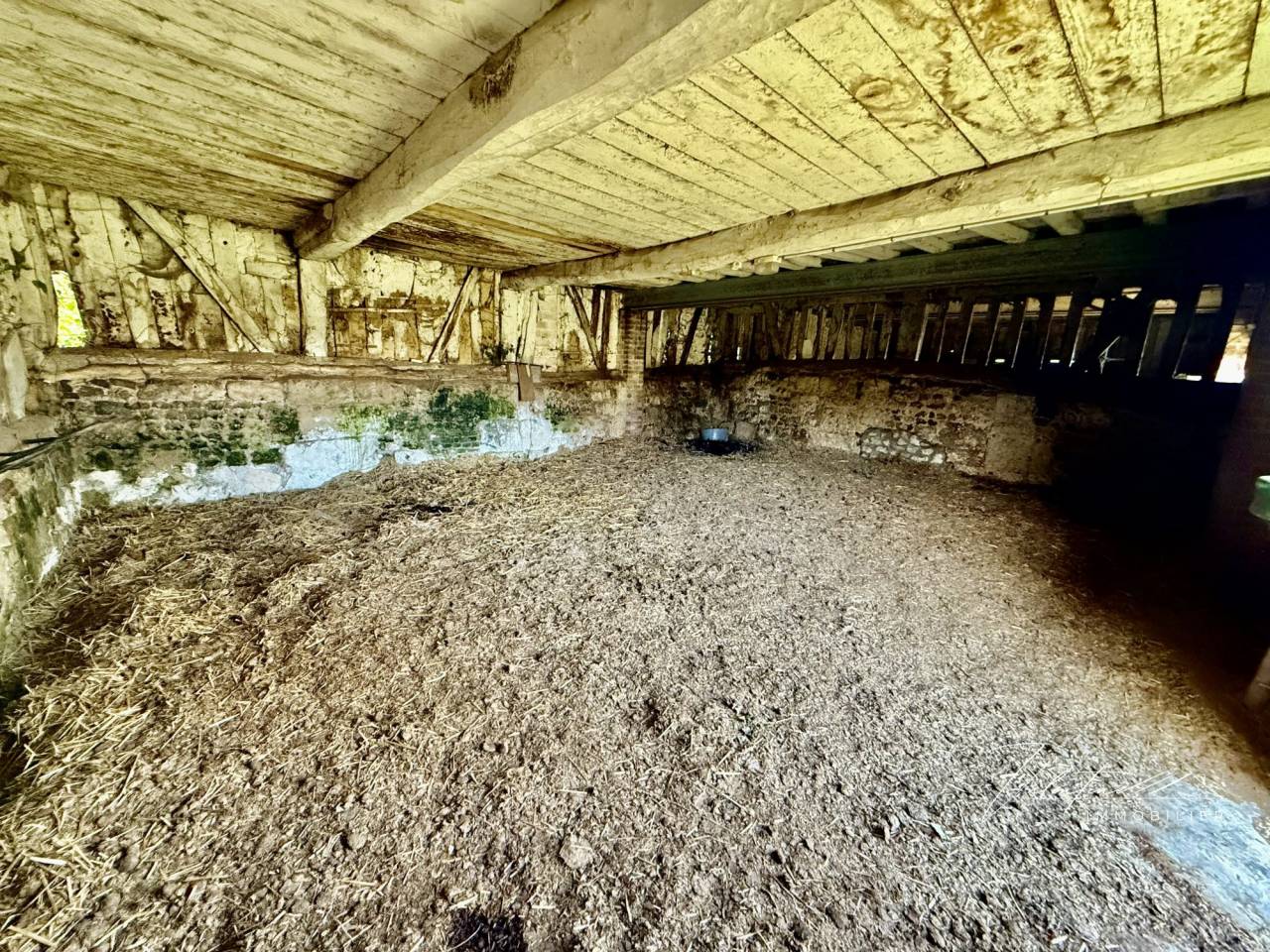 BÂTIMENT AGRICOLE À RÉNOVER