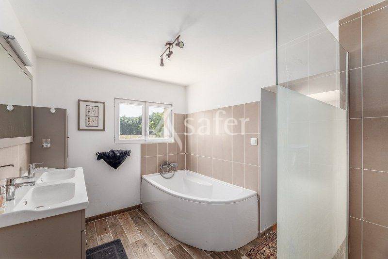 Au coeur de la for&ecirc;t m&eacute;docaine, belle propri&eacute;t&eacute; de 6 hectare