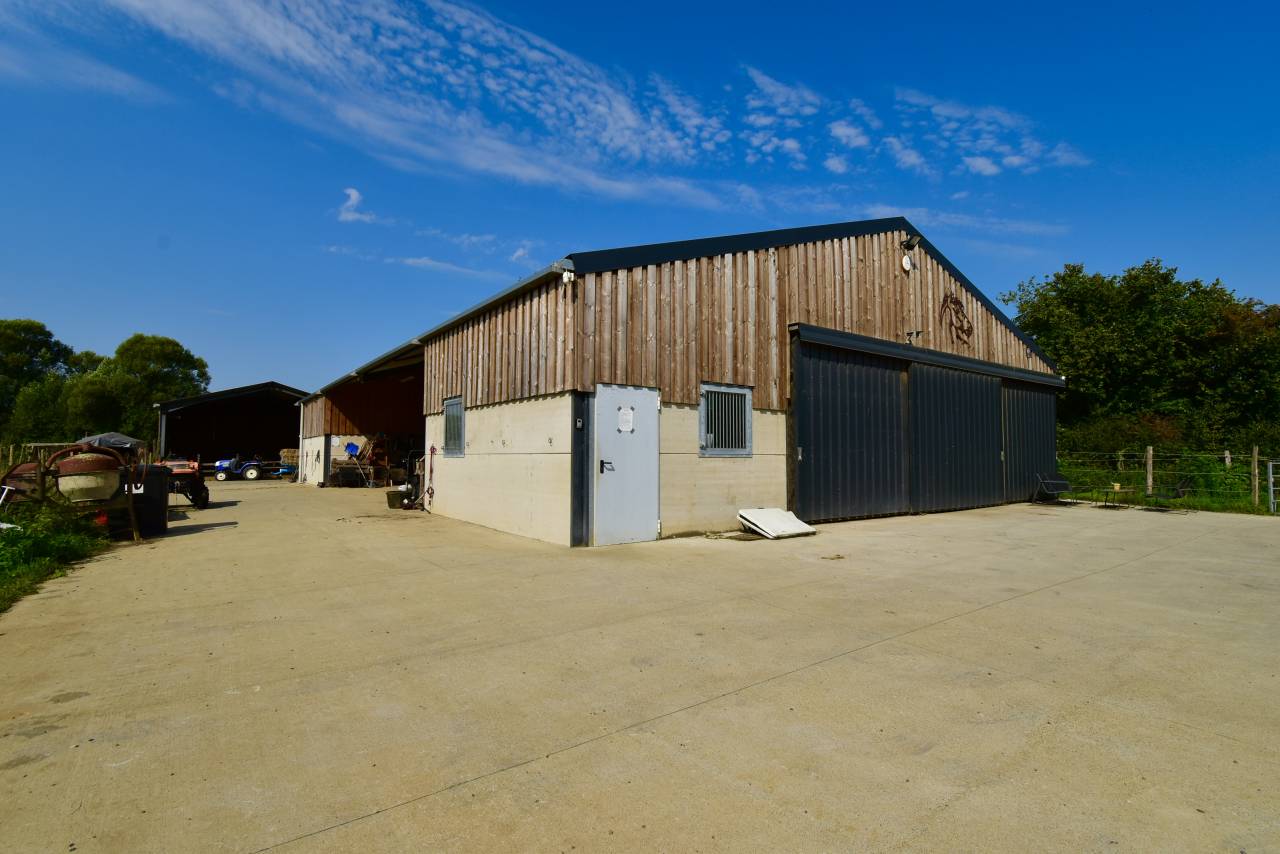 À VENDRE – Centre équestre & Société 
