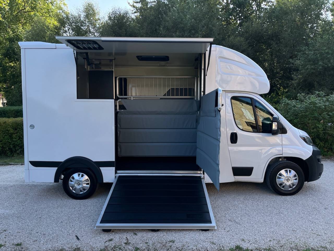 PEUGEOT BOXER BLUEHDI 165 MSG STALLION LIGHT