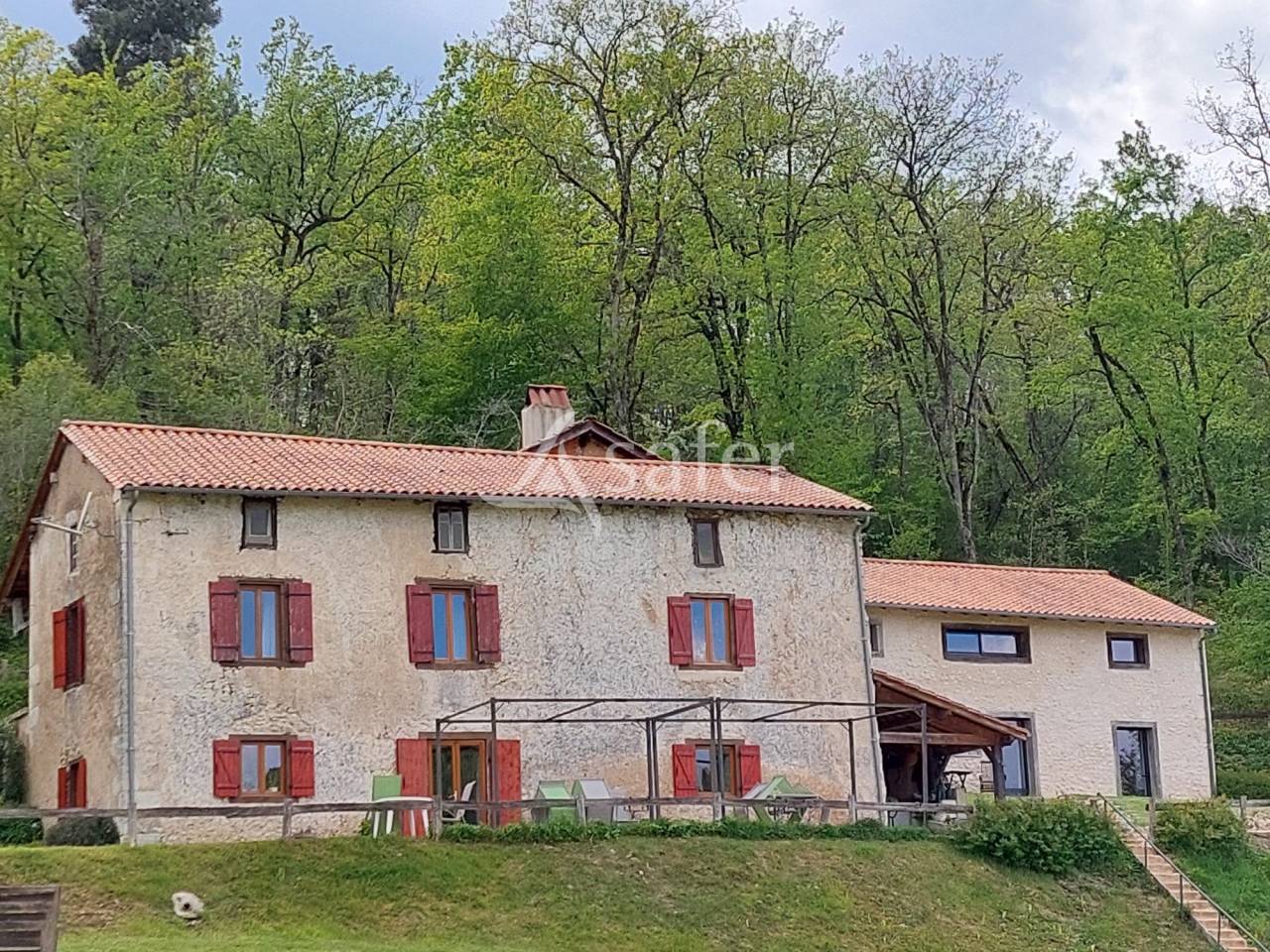 Très belle propriété en pierre avec maison, gîte et chambres