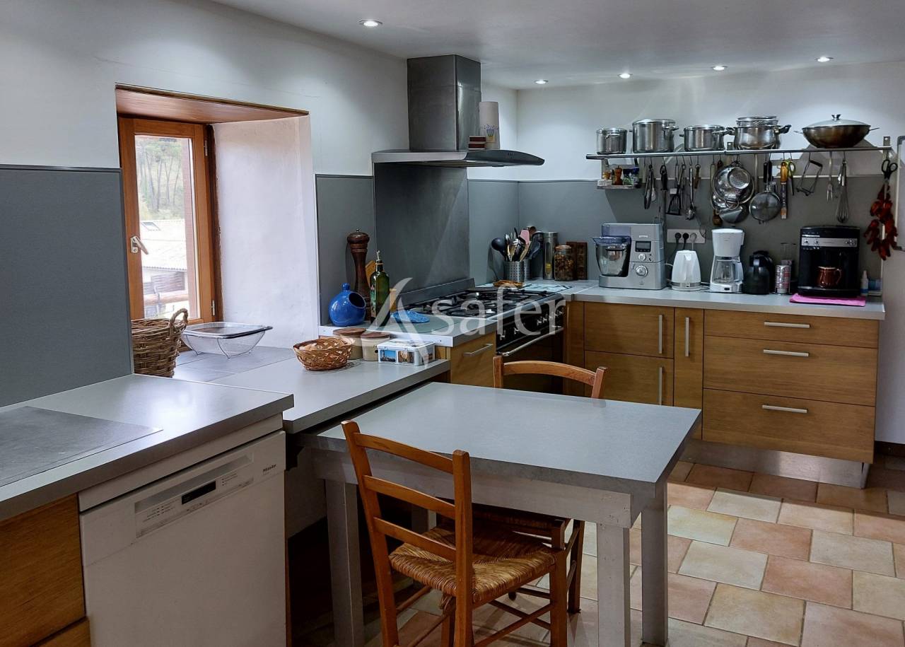 Très belle propriété en pierre avec maison, gîte et chambres