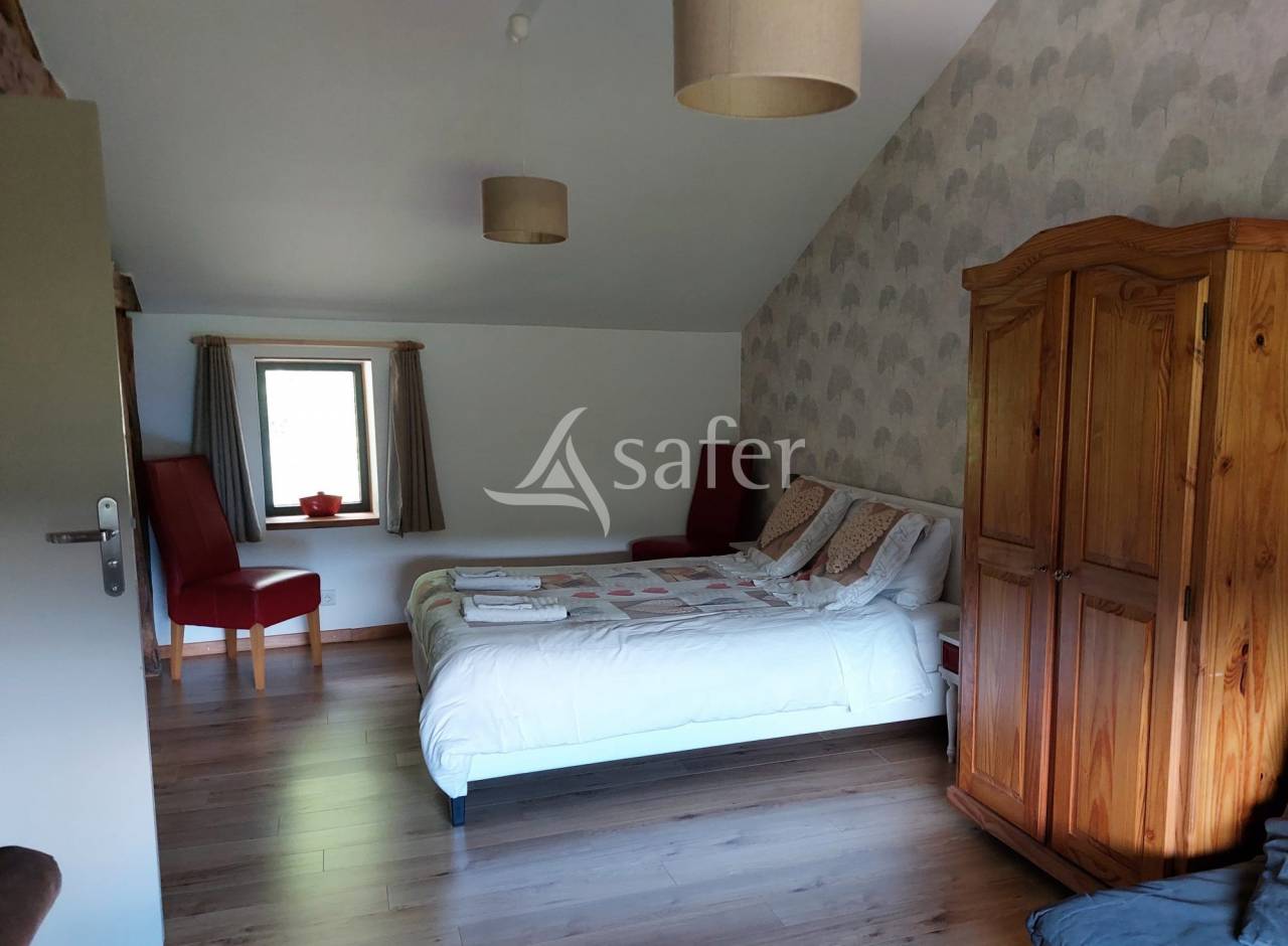 Très belle propriété en pierre avec maison, gîte et chambres