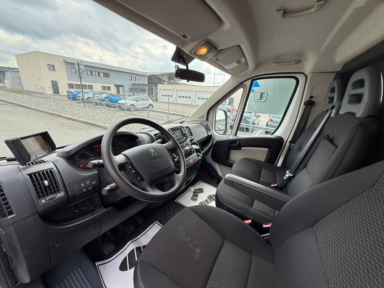 VL PEUGEOT BOXER 150CH STALLE THEAULT 3P - VENDU