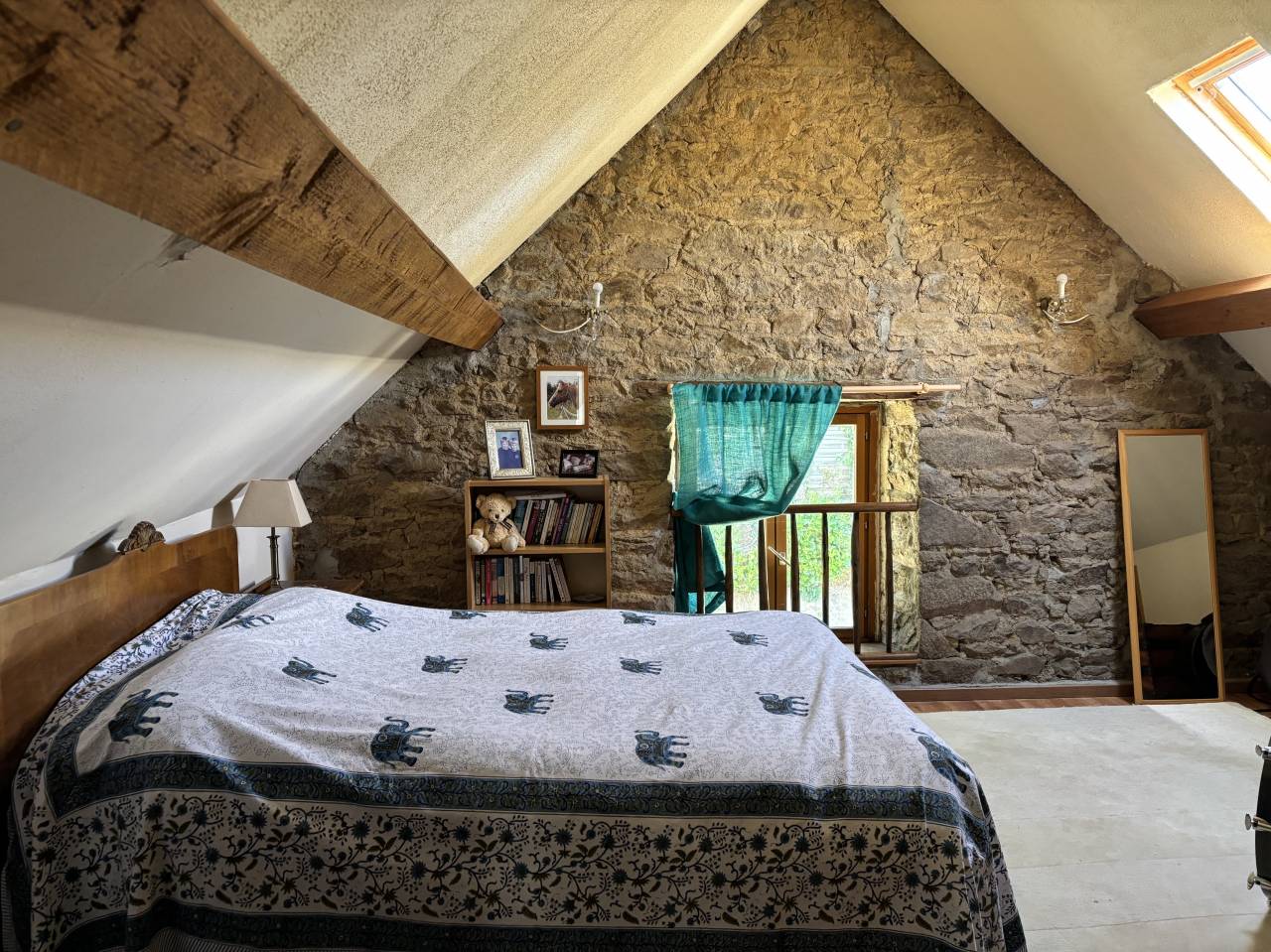 Fermette avec 2 gites, 2.2 ha, 53160 proche Mayenne