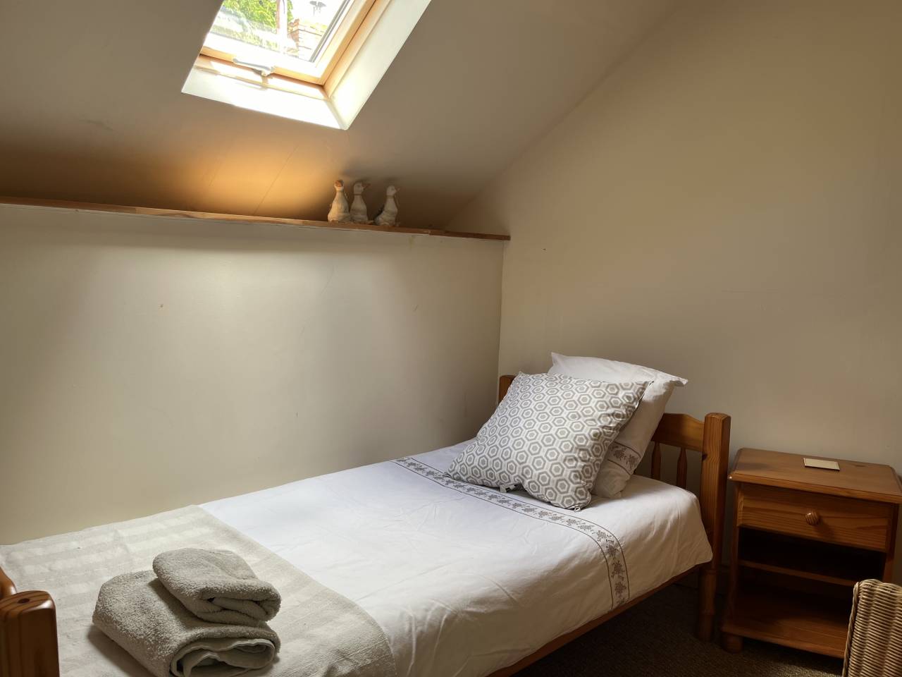 Fermette avec 2 gites, 2.2 ha, 53160 proche Mayenne