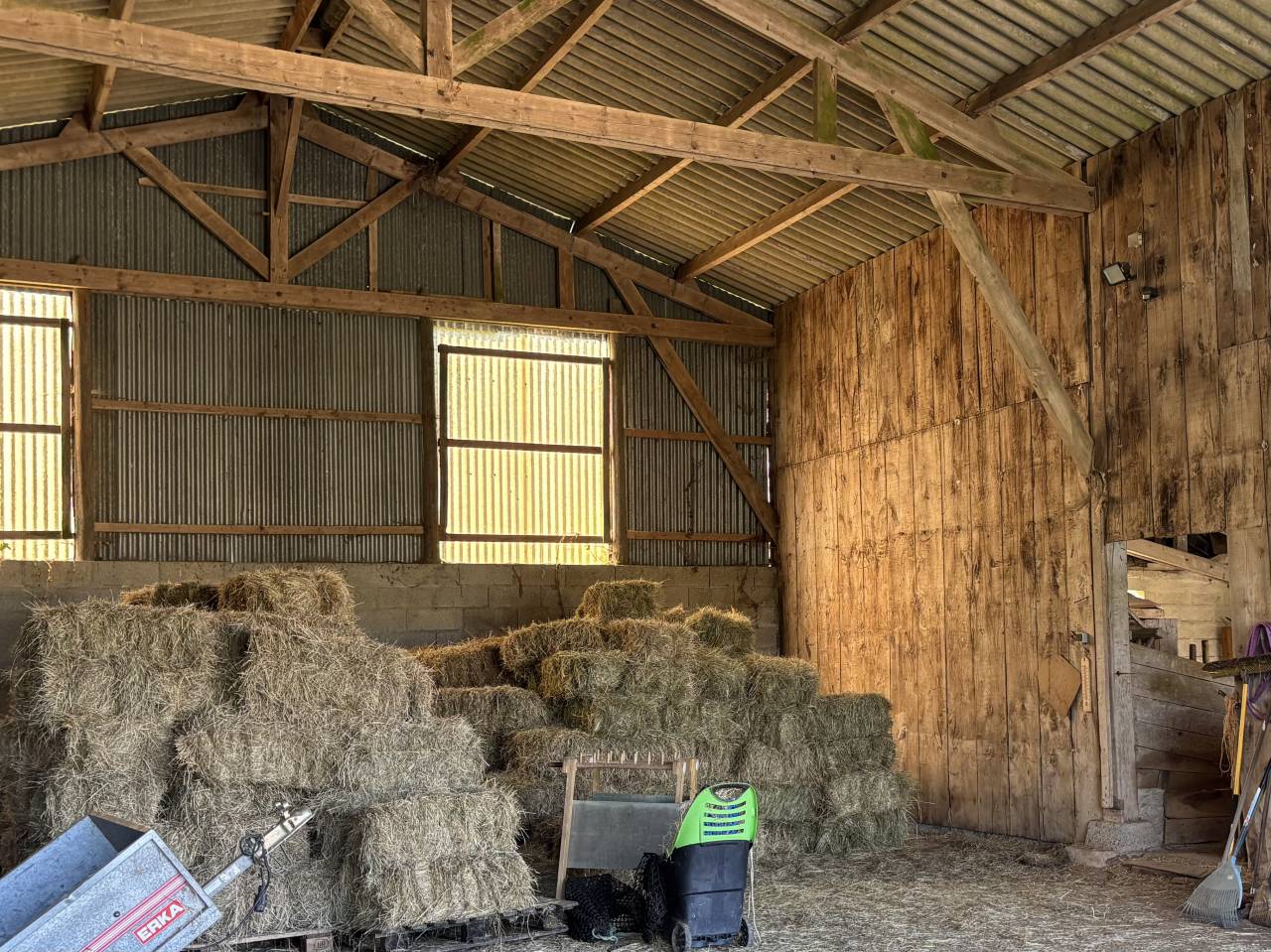 Fermette avec 2 gites, 2.2 ha, 53160 proche Mayenne