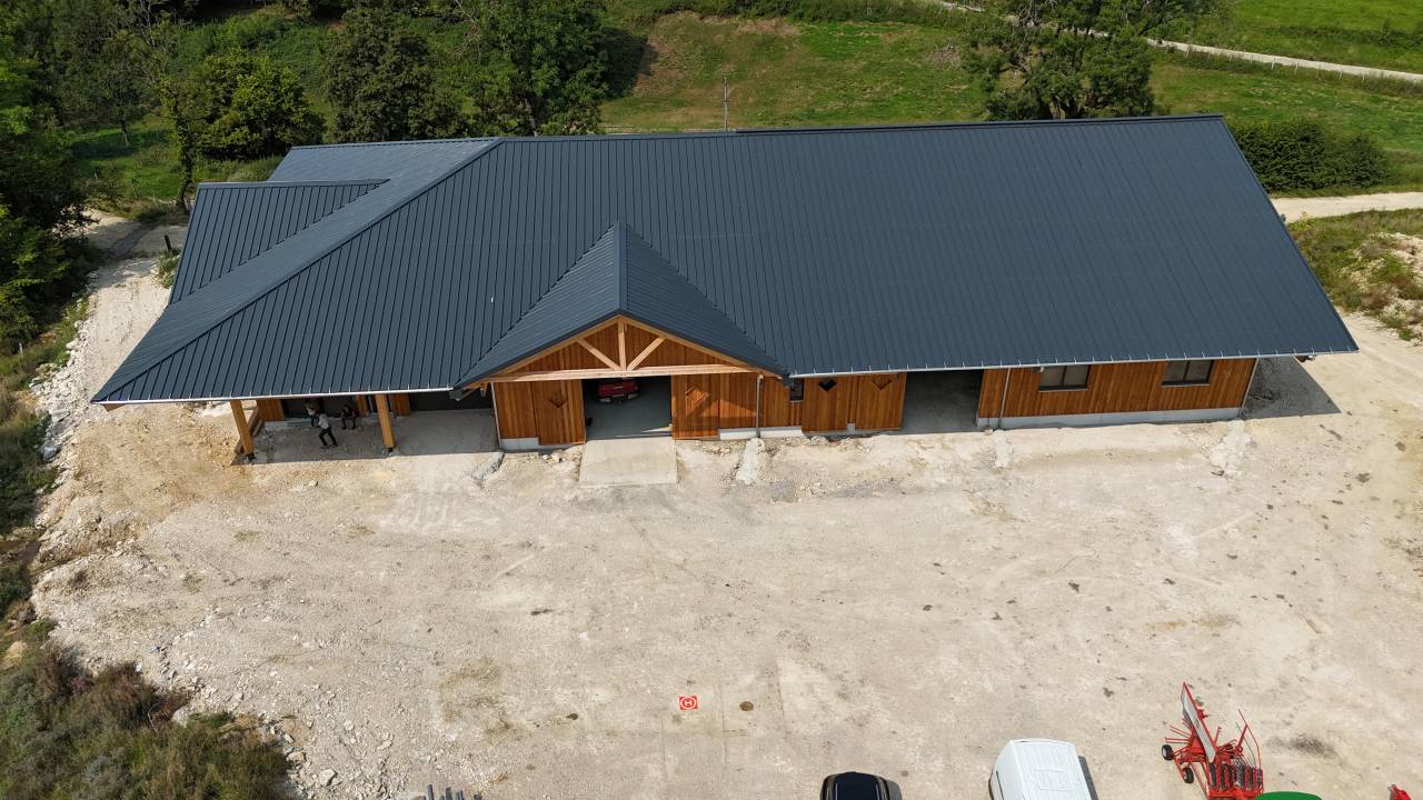 HARAS sur 26,8 HA proche Jura Suisse 