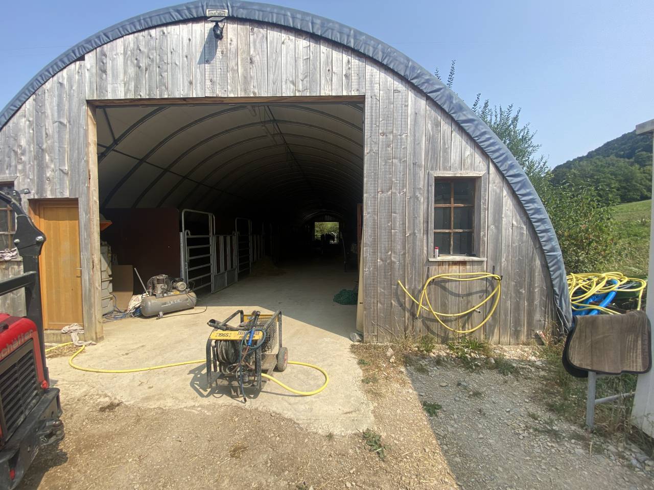 HARAS sur 26,8 HA proche Jura Suisse 