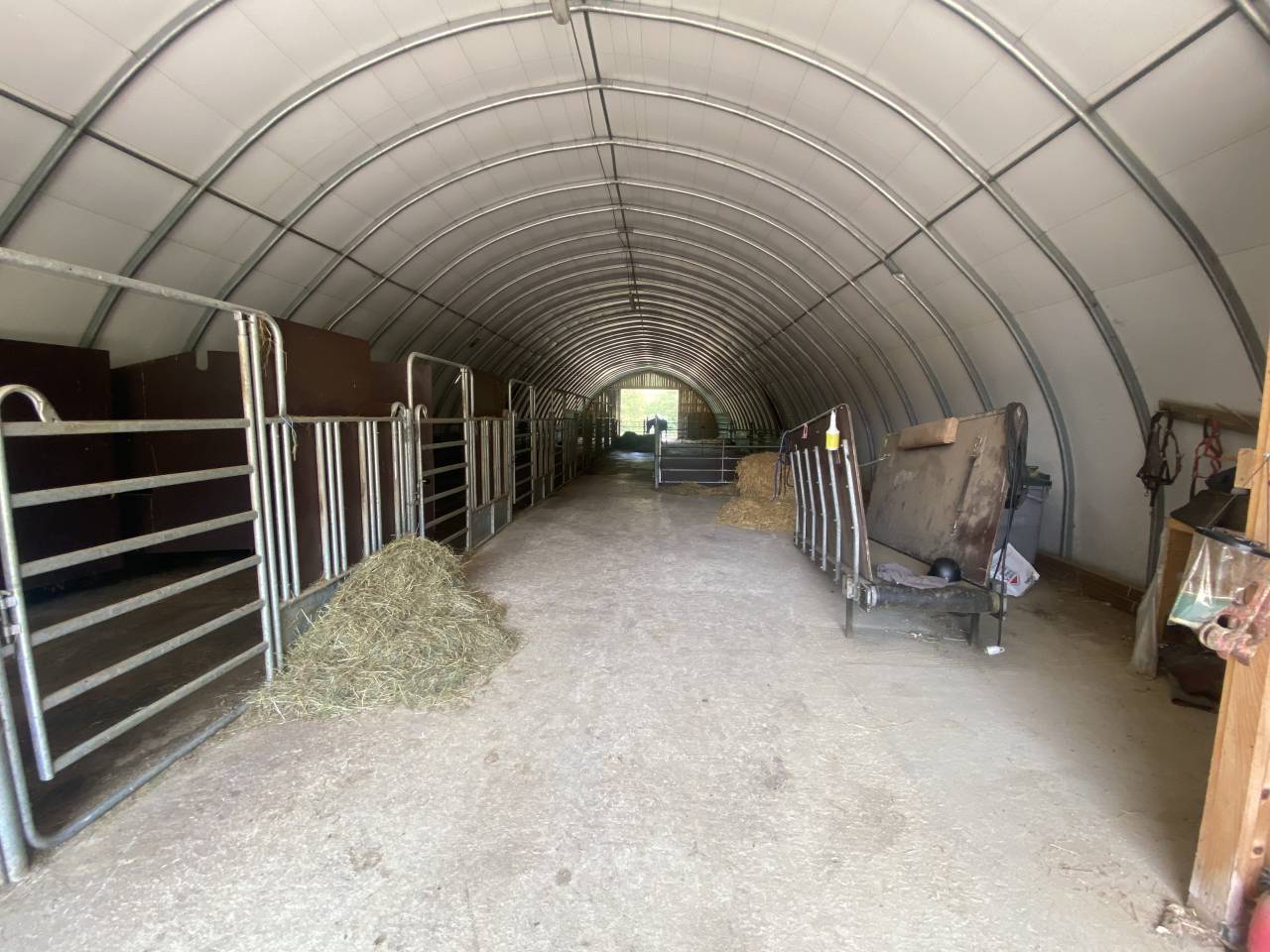 HARAS sur 26,8 HA proche Jura Suisse 