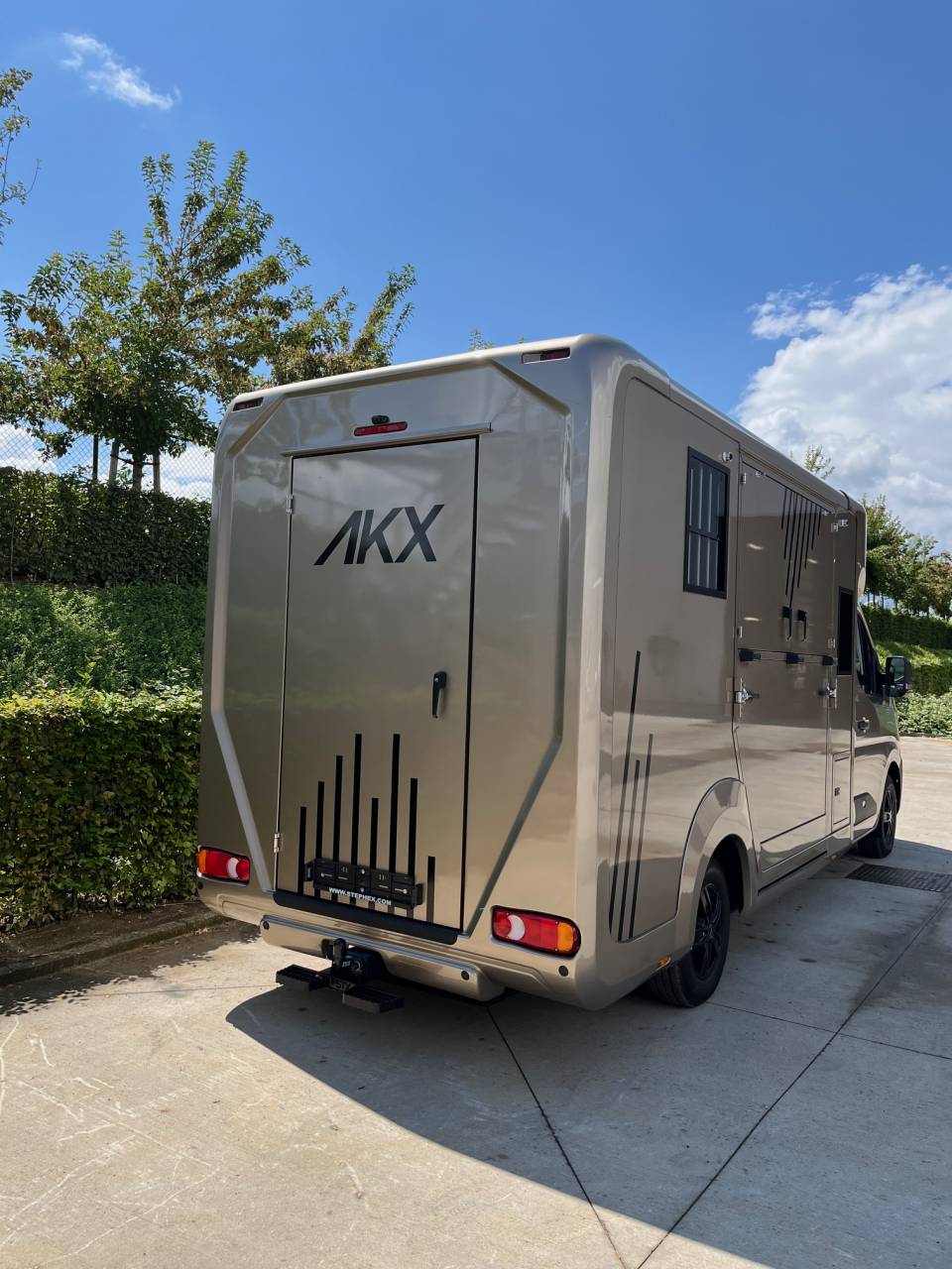 AKX DOUBLE CABINE BASE MASTER 