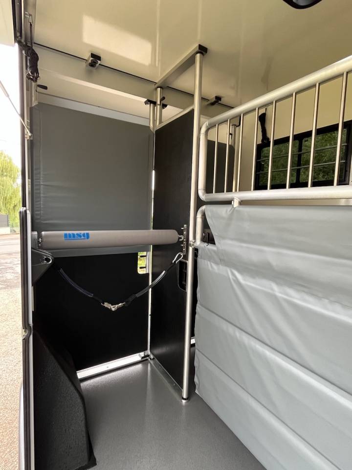 IVECO DAILY 35S210 HI-MATIC MSG STALLION LIGHT