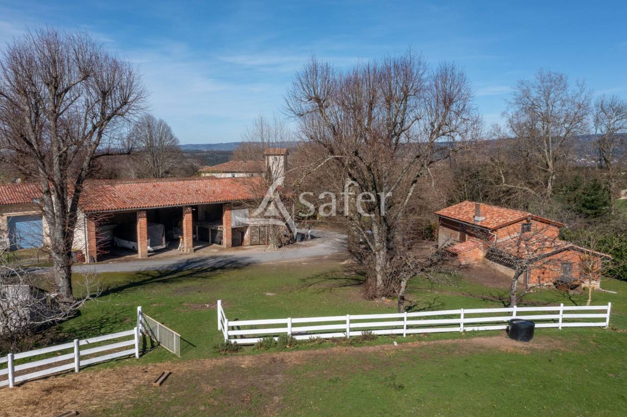 Domaine d'exception : 2 maisons d'habitations avec d&eacute;pendances