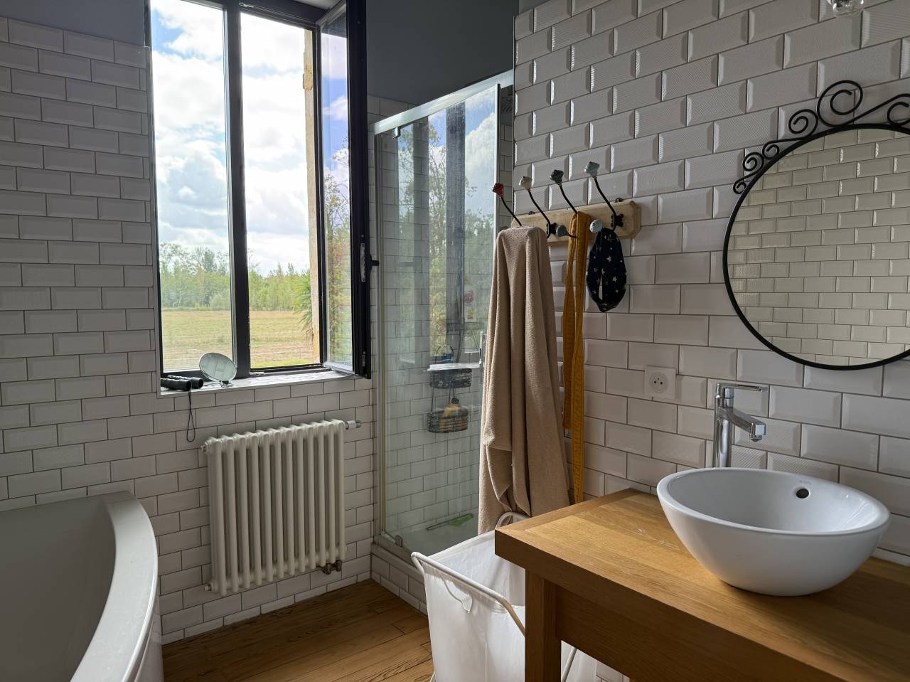 À 15 min de Libourne, sur 10 hect, propriété équestre