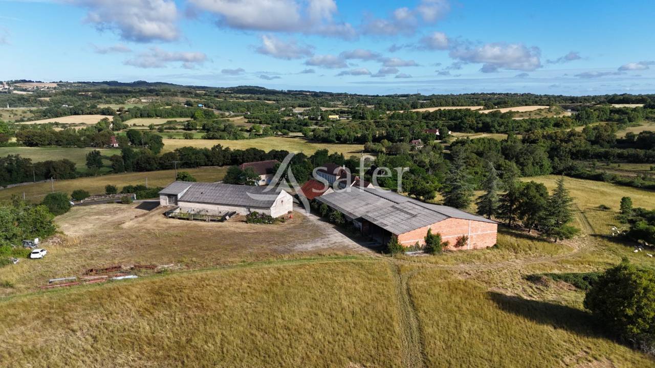 Ferme lotoise 14 ha au calme et proche A20.