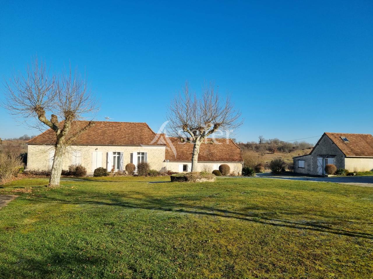 Ferme lotoise 14 ha au calme et proche A20.
