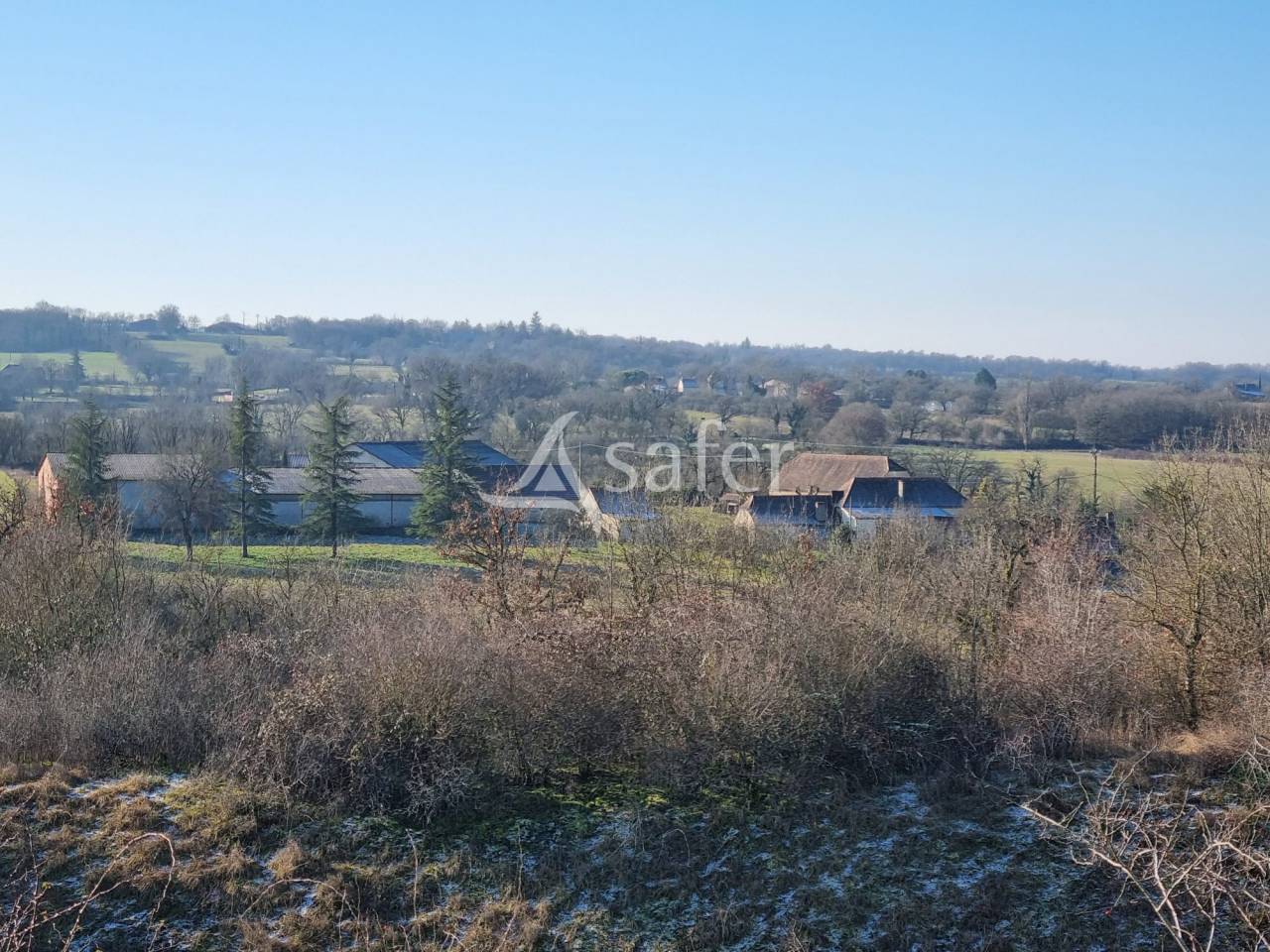 Ferme lotoise 14 ha au calme et proche A20.