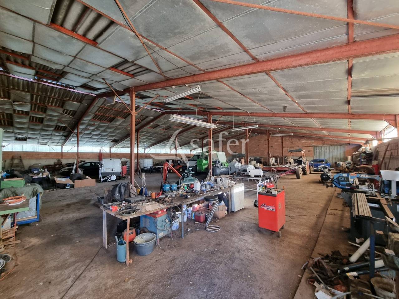 Ferme lotoise 14 ha au calme et proche A20.
