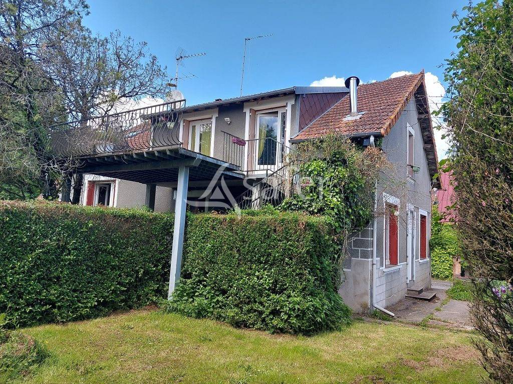 Proche la Souterraine, ensemble bâti avec 2ha70