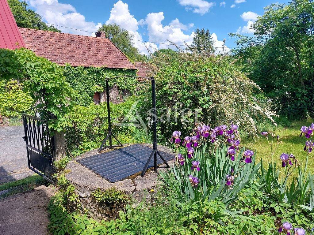 Proche la Souterraine, ensemble bâti avec 2ha70