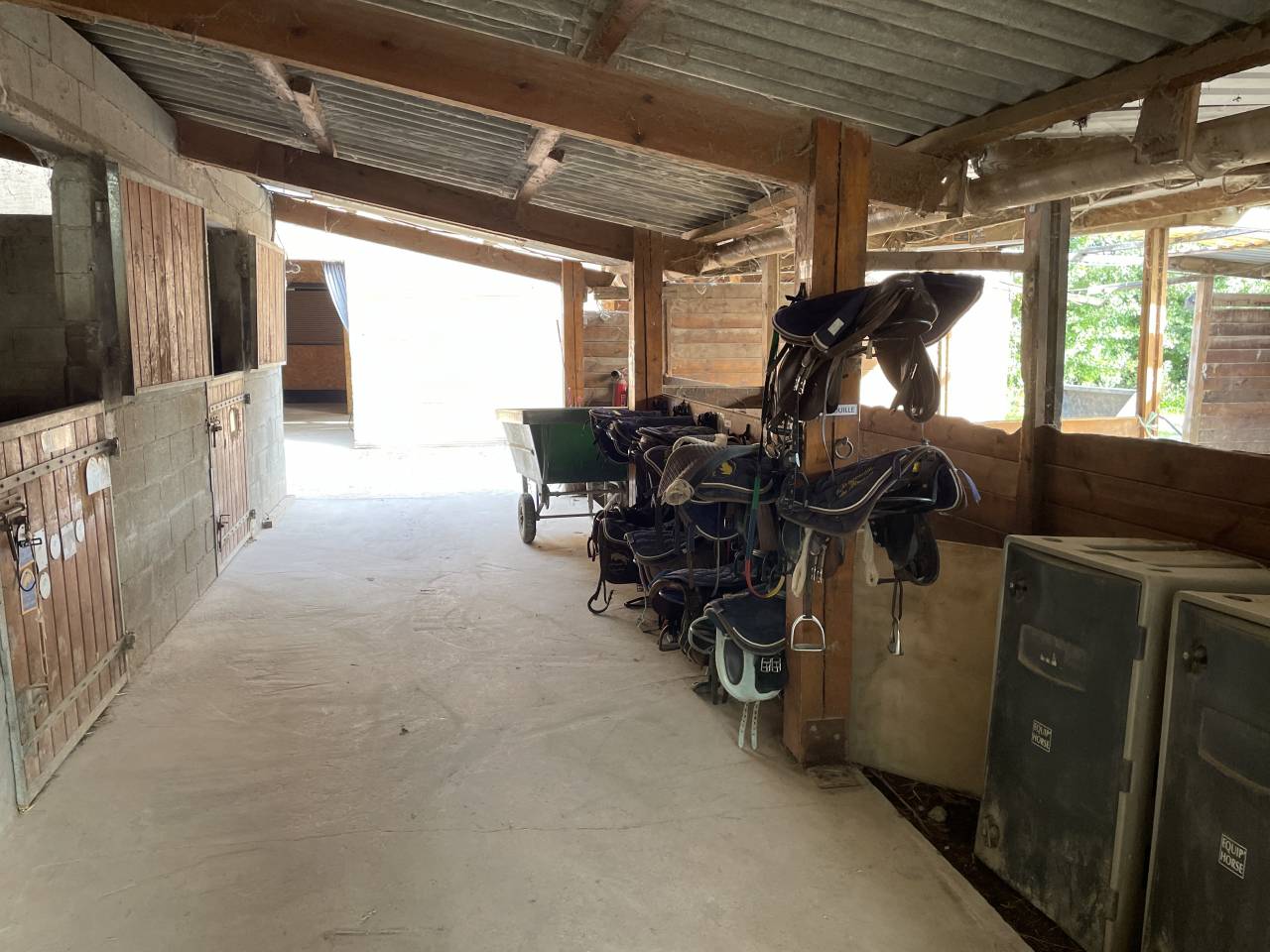 ETABLISSEMENT EQUESTRE EN ACTIVITE 25 HA PROCHE LYON